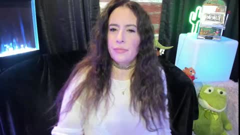 Snapshot of elle4you chatting on February 10, 2025, 5:09 pm ELLE online show from February 10, 2025, 5:09 pm