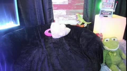 Snapshot of elle4you chatting on March 11, 2025, 10:31 pm ELLE online show from March 11, 2025, 10:31 pm