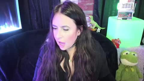 Snapshot of elle4you chatting on October 17, 2025, 8:33 pm ELLE online show from October 17, 2025, 8:33 pm