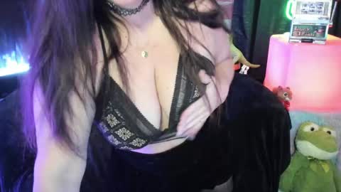 ELLE online show from November 20, 2025, 8:08 pm