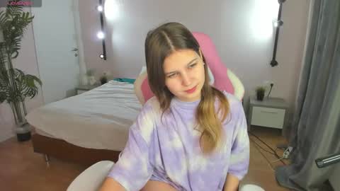 elle_ellise online show from November 1, 2025, 1:07 am