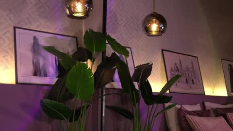 Elle Diane online show from March 7, 2025, 12:26 am