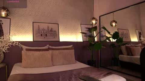 Elle Diane online show from September 15, 2025, 12:10 am