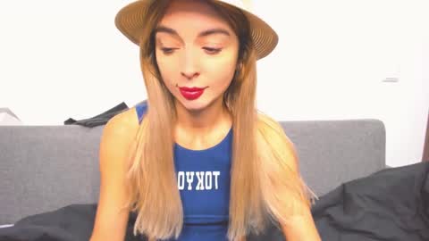 Snapshot of ellen_flow chatting on December 5, 2024, 5:48 am ellen_flow online show from December 5, 2024, 5:48 am