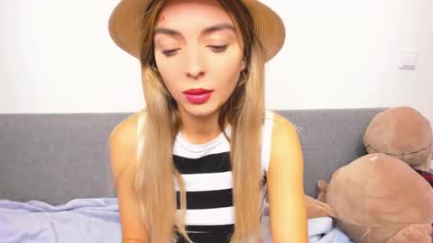 Snapshot of ellen_flow chatting on December 10, 2024, 9:33 pm ellen_flow online show from December 10, 2024, 9:33 pm