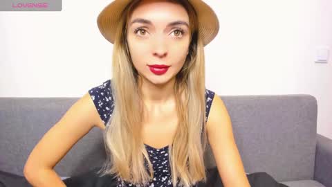 Snapshot of ellen_flow chatting on December 15, 2024, 6:51 am ellen_flow online show from December 15, 2024, 6:51 am