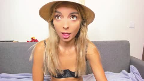 Snapshot of ellen_flow chatting on February 5, 2025, 9:07 pm ellen_flow online show from February 5, 2025, 9:07 pm