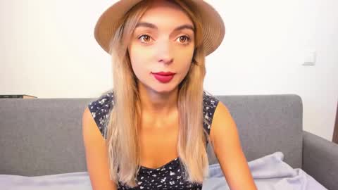 Snapshot of ellen_flow chatting on February 8, 2025, 7:48 am ellen_flow online show from February 8, 2025, 7:48 am