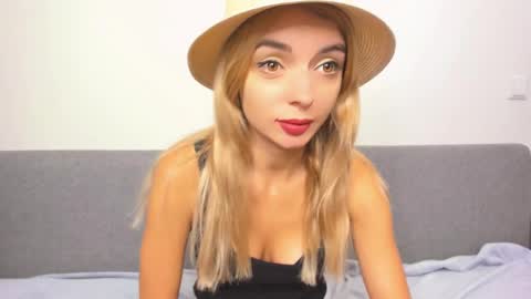 Snapshot of ellen_flow chatting on February 14, 2025, 7:02 pm ellen_flow online show from February 14, 2025, 7:02 pm