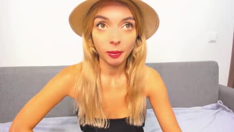 Snapshot of ellen_flow chatting on February 14, 2025, 10:04 pm ellen_flow online show from February 14, 2025, 10:04 pm