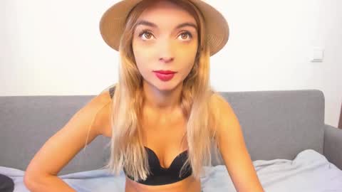 Snapshot of ellen_flow chatting on February 15, 2025, 9:38 am ellen_flow online show from February 15, 2025, 9:38 am