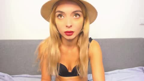 Snapshot of ellen_flow chatting on February 15, 2025, 7:06 pm ellen_flow online show from February 15, 2025, 7:06 pm