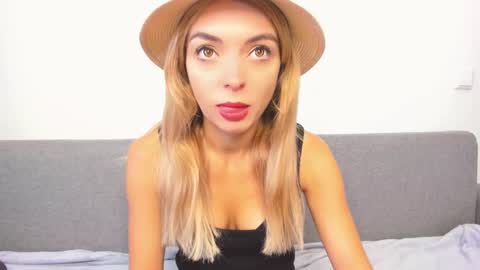 Snapshot of ellen_flow chatting on February 16, 2025, 11:27 am ellen_flow online show from February 16, 2025, 11:27 am