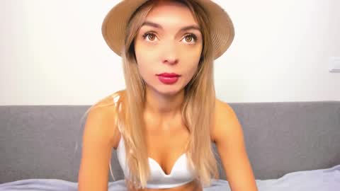 Snapshot of ellen_flow chatting on February 21, 2025, 6:51 am ellen_flow online show from February 21, 2025, 6:51 am