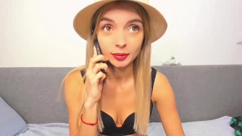 Snapshot of ellen_flow chatting on February 21, 2025, 9:22 pm ellen_flow online show from February 21, 2025, 9:22 pm