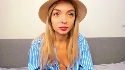 Snapshot of ellen_flow chatting on February 23, 2025, 9:44 am ellen_flow online show from February 23, 2025, 9:44 am