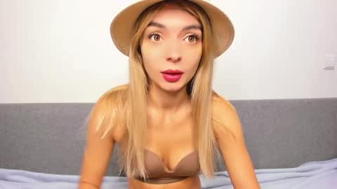 Snapshot of ellen_flow chatting on February 28, 2025, 2:42 am ellen_flow online show from February 28, 2025, 2:42 am