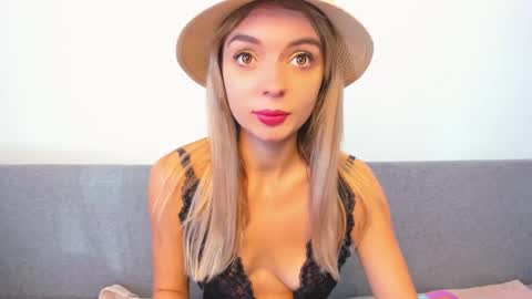 Snapshot of ellen_flow chatting on March 9, 2025, 11:47 am ellen_flow online show from March 9, 2025, 11:47 am