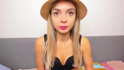 Snapshot of ellen_flow chatting on March 9, 2025, 9:46 pm ellen_flow online show from March 9, 2025, 9:46 pm