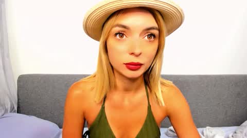 Snapshot of ellen_flow chatting on September 16, 2025, 7:15 pm ellen_flow online show from September 16, 2025, 7:15 pm