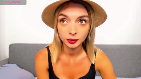 Snapshot of ellen_flow chatting on September 17, 2025, 7:59 pm ellen_flow online show from September 17, 2025, 7:59 pm