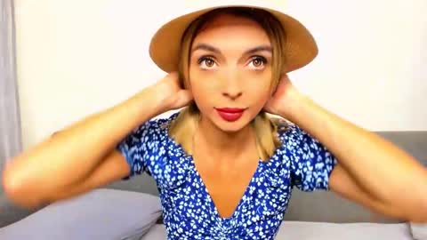 Snapshot of ellen_flow chatting on September 18, 2025, 8:00 pm ellen_flow online show from September 18, 2025, 8:00 pm