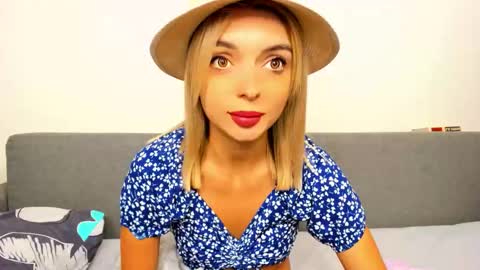 Snapshot of ellen_flow chatting on September 26, 2025, 9:30 pm ellen_flow online show from September 26, 2025, 9:30 pm