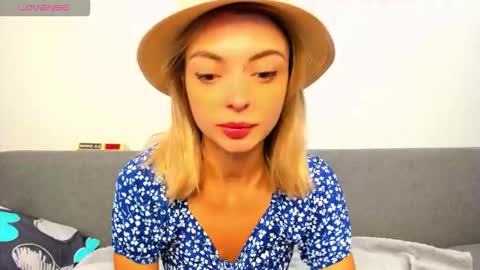 Snapshot of ellen_flow chatting on October 4, 2025, 12:25 pm ellen_flow online show from October 4, 2025, 12:25 pm