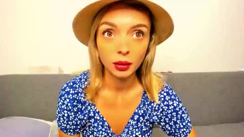 Snapshot of ellen_flow chatting on October 7, 2025, 9:34 pm ellen_flow online show from October 7, 2025, 9:34 pm