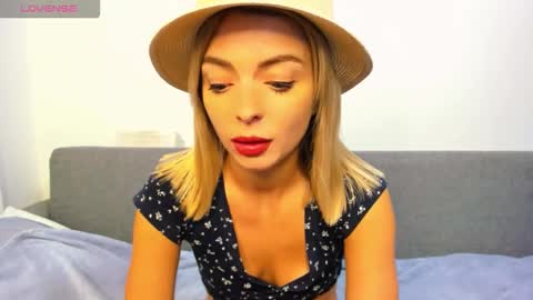 Snapshot of ellen_flow chatting on October 8, 2025, 9:34 pm ellen_flow online show from October 8, 2025, 9:34 pm