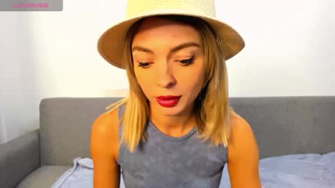 Snapshot of ellen_flow chatting on October 9, 2025, 9:57 pm ellen_flow online show from October 9, 2025, 9:57 pm