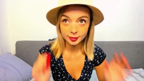 Snapshot of ellen_flow chatting on October 14, 2025, 9:59 pm ellen_flow online show from October 14, 2025, 9:59 pm