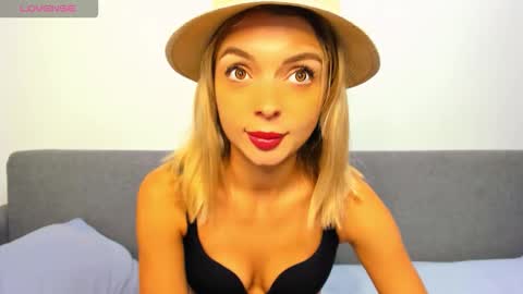 Snapshot of ellen_flow chatting on October 16, 2025, 10:00 pm ellen_flow online show from October 16, 2025, 10:00 pm