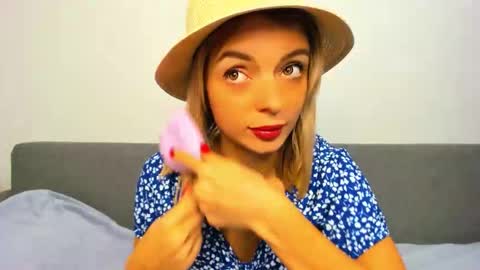 Snapshot of ellen_flow chatting on October 17, 2025, 8:44 pm ellen_flow online show from October 17, 2025, 8:44 pm