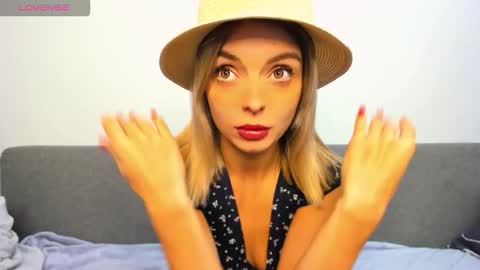 Snapshot of ellen_flow chatting on October 20, 2025, 10:21 pm ellen_flow online show from October 20, 2025, 10:21 pm