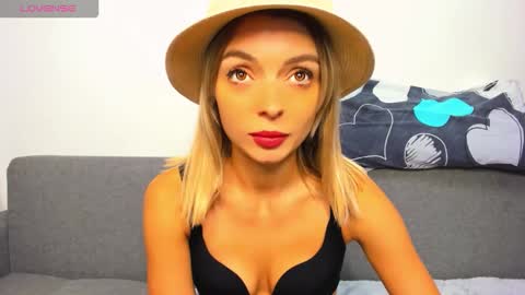 Snapshot of ellen_flow chatting on October 21, 2025, 10:21 pm ellen_flow online show from October 21, 2025, 10:21 pm