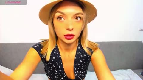 Snapshot of ellen_flow chatting on October 23, 2025, 9:24 pm ellen_flow online show from October 23, 2025, 9:24 pm