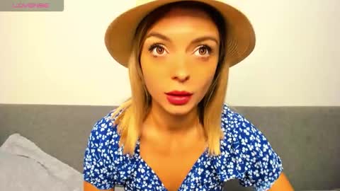 Snapshot of ellen_flow chatting on October 25, 2025, 9:42 pm ellen_flow online show from October 25, 2025, 9:42 pm