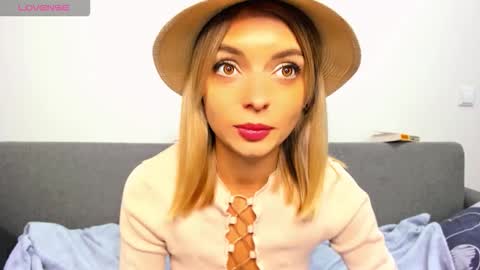 Snapshot of ellen_flow chatting on October 27, 2025, 9:19 pm ellen_flow online show from October 27, 2025, 9:19 pm