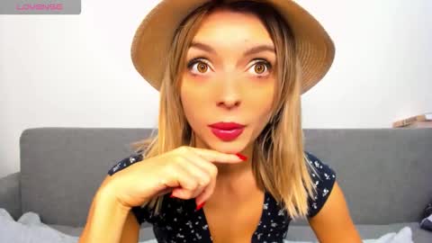 Snapshot of ellen_flow chatting on October 28, 2025, 9:50 pm ellen_flow online show from October 28, 2025, 9:50 pm