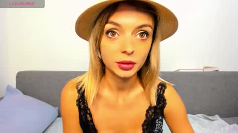 Snapshot of ellen_flow chatting on October 29, 2025, 8:54 pm ellen_flow online show from October 29, 2025, 8:54 pm