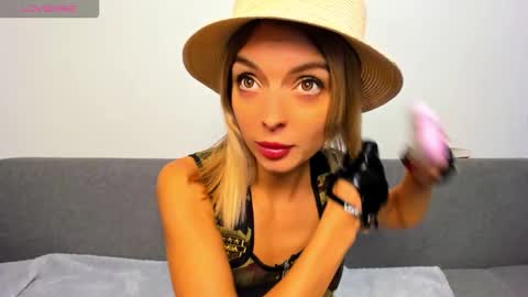 Snapshot of ellen_flow chatting on October 30, 2025, 9:15 pm ellen_flow online show from October 30, 2025, 9:15 pm