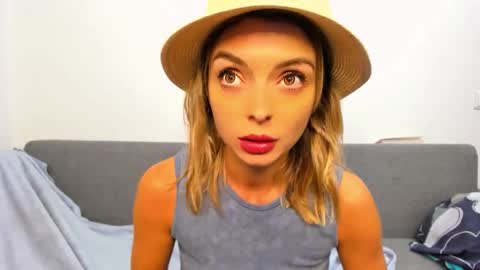 Snapshot of ellen_flow chatting on November 6, 2025, 9:37 pm ellen_flow online show from November 6, 2025, 9:37 pm