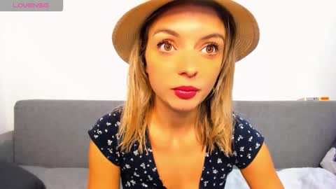 Snapshot of ellen_flow chatting on November 9, 2025, 9:57 pm ellen_flow online show from November 9, 2025, 9:57 pm