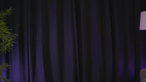 EllenKarter online show from November 10, 2025, 5:39 am