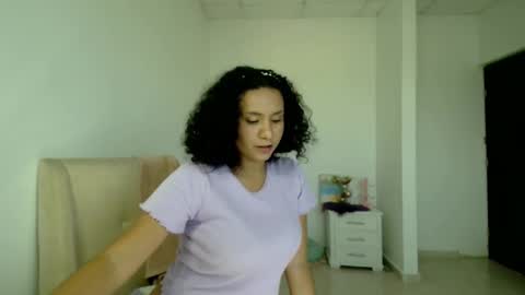 Snapshot of ellette_ chatting on January 6, 2025, 6:41 pm princess online show from January 6, 2025, 6:41 pm