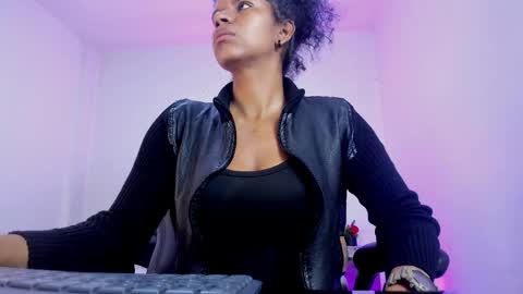  Ellie   online show from October 13, 2025, 1:55 pm