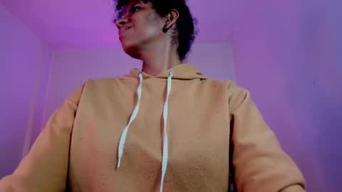  Ellie   online show from November 18, 2025, 12:53 pm