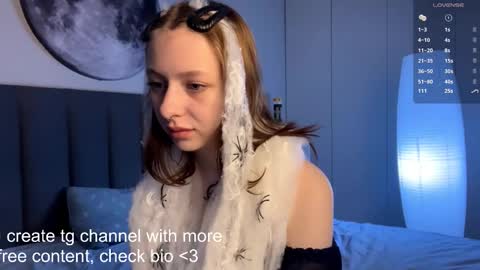 Snapshot of ellie_hollow chatting on October 31, 2025, 7:42 am Ellie online show from October 31, 2025, 7:42 am