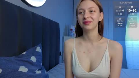 Snapshot of ellie_hollow chatting on November 12, 2025, 7:09 am Ellie online show from November 12, 2025, 7:09 am